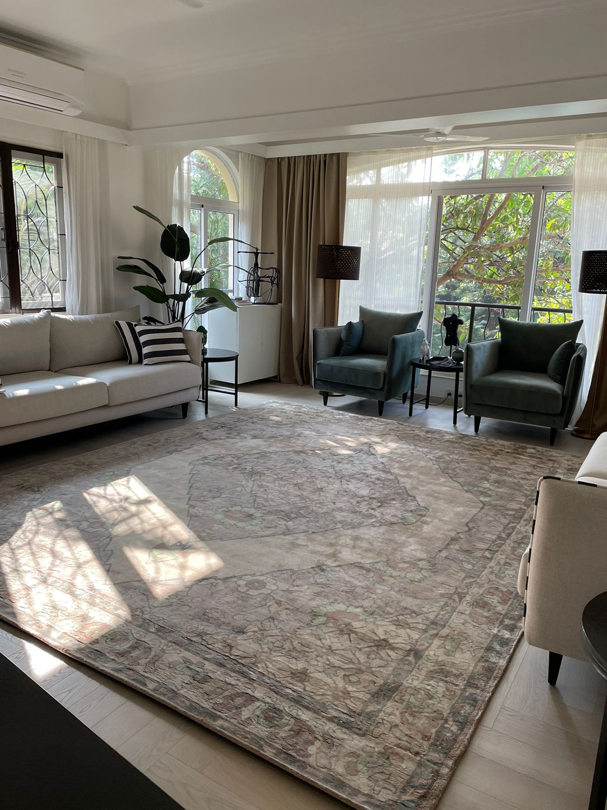 Read more about the article Rug Layering: How to Achieve a Stylish and Cozy Look