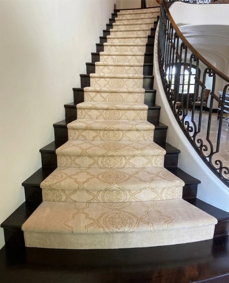 interior Designer_dubai_Rug for every space_staircase 3